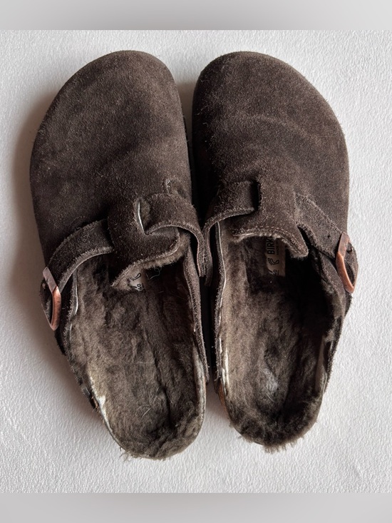 Women’s Fuzzy Birkenstock Boston Clogs, Brown, Size 7 - Picture 4 of 4